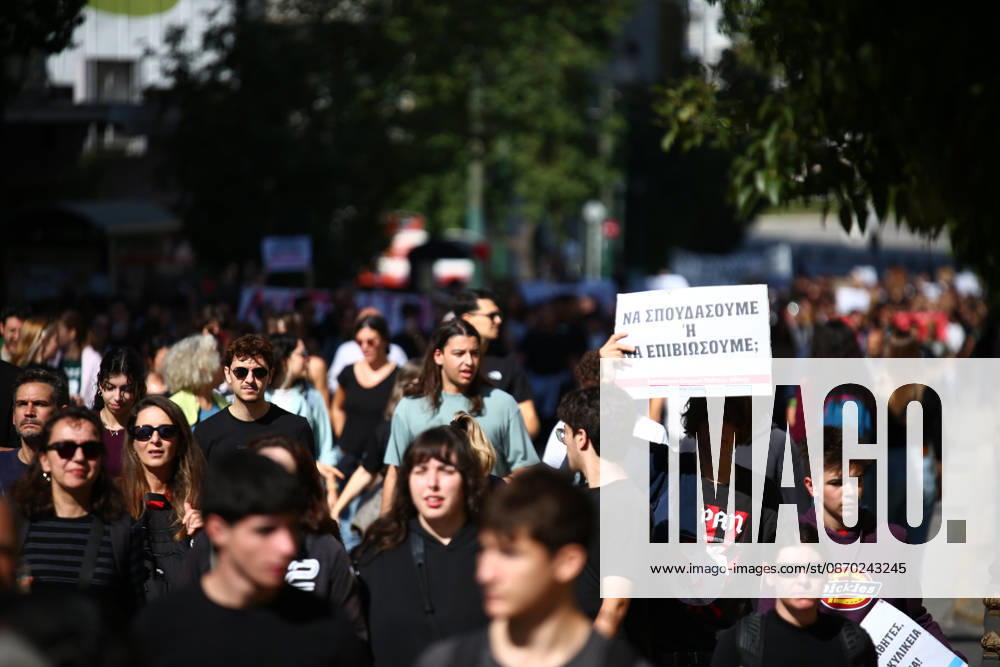 Students, school pupils, teachers and university professors take part in a large education protest. Thousands of demonstrators march through the city center, carrying banners and chanting slogans during the mass mobilization. Athens GREECE - ZUMAx103 20261021_zip_x103_015