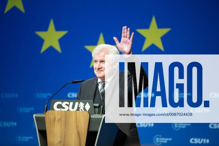 Horst Seehofer bei der Delegierten Versammlung der CSU, Der Vorsitzende der Christlich Sozialen Union ( CSU ) und Bundesinnenminister Horst Seehofer bei seiner Rede bei der Delegiertenversammlung der CSU zur Europawahl. Manfred Weber soll als Spietzenkandidat gewählt werden. München Bayern Deutschland BMW Welt