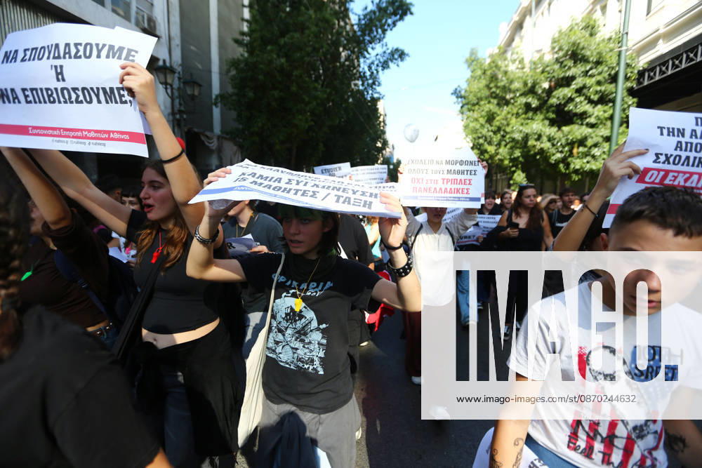 Students, school pupils, teachers and university professors take part in a large education protest. Thousands of demonstrators march through the city center, carrying banners and chanting slogans during the mass mobilization. Athens GREECE - ZUMAx103 20261021_zip_x103_023