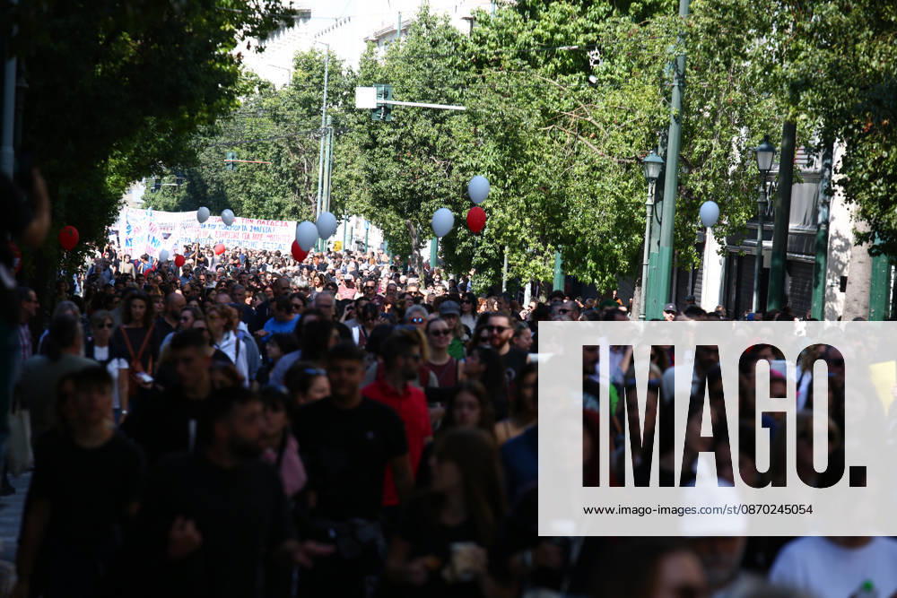 Students, school pupils, teachers and university professors take part in a large education protest. Thousands of demonstrators march through the city center, carrying banners and chanting slogans during the mass mobilization. Athens GREECE - ZUMAx103 20261021_zip_x103_022