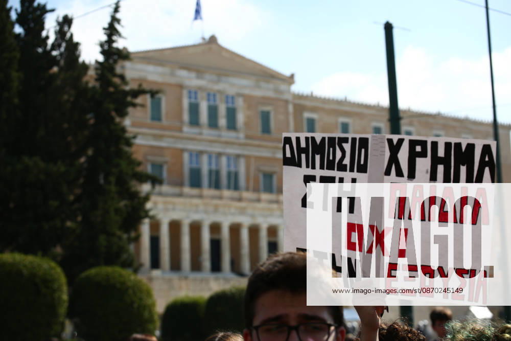 Students, school pupils, teachers and university professors take part in a large education protest. Thousands of demonstrators march through the city center, carrying banners and chanting slogans during the mass mobilization. Athens GREECE - ZUMAx103 20261021_zip_x103_025