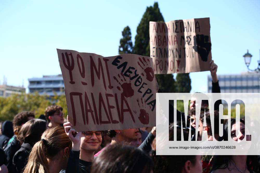Students, school pupils, teachers and university professors take part in a large education protest. Thousands of demonstrators march through the city center, carrying banners and chanting slogans during the mass mobilization. Athens GREECE - ZUMAx103 20261021_zip_x103_027