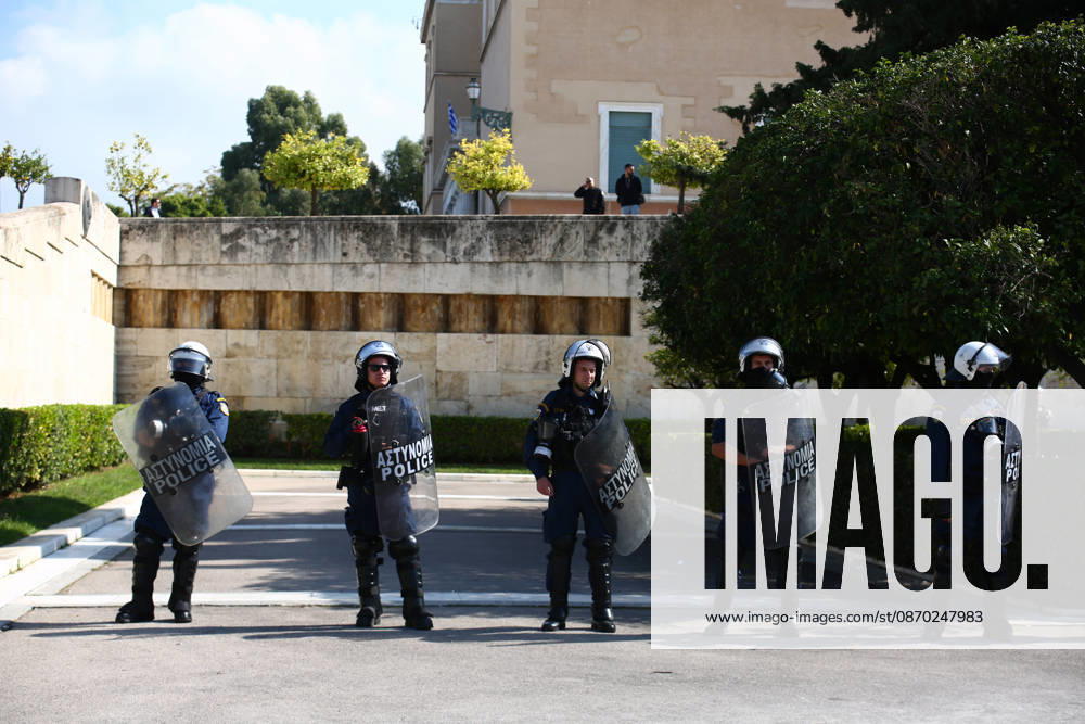 Riot police officers stand guard near the education protest in central Athens. Athens GREECE - ZUMAx103 20261021_zip_x103_032