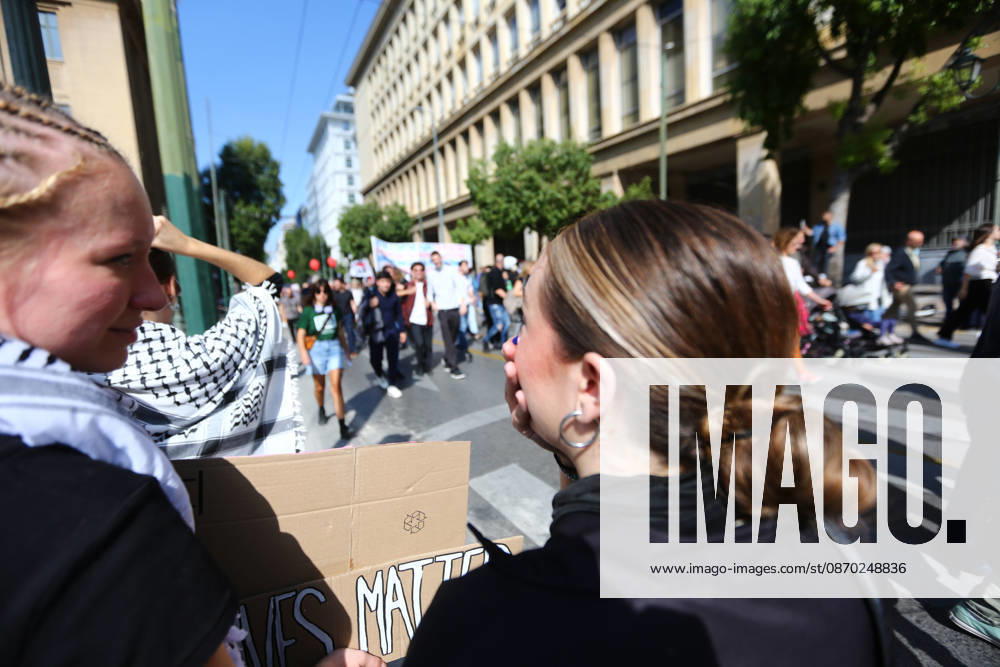 Students, school pupils, teachers and university professors take part in a large education protest. Thousands of demonstrators march through the city center, carrying banners and chanting slogans during the mass mobilization. Athens GREECE - ZUMAx103 20261021_zip_x103_035