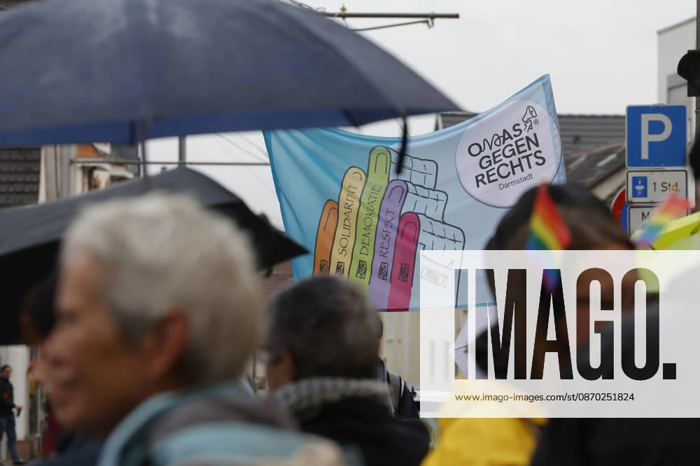 AfD Bürgerdialog 21.10.2026 Das Bündnis gegen Rechs ruft zur Gegendemonstration zum AfD Bürgerdialog der Hessischen AfD Landtagsfraktion mit den MdL Roman Bausch, Robert Lambrou und Bernd Erich Vohl in Darmstadt-Eberstadt Schwanenstraße Ernst-Ludwig-Saal auf - hier Plakat von Omas gegen Rechts Darmstadt Hessen Deutschland