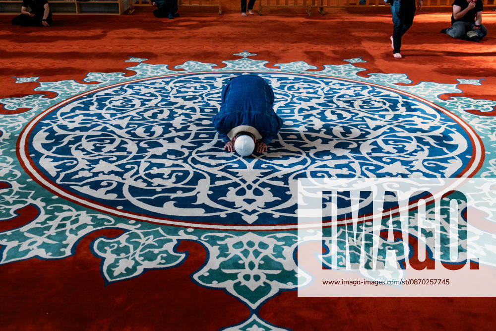 A man prays inside a mosque in Istanbul, Turkey. The Turkish lira traded near 49.58 to the dollar and 55.75 to the euro. Istanbul Turkey - ZUMAz174 20261021_zip_z174_010