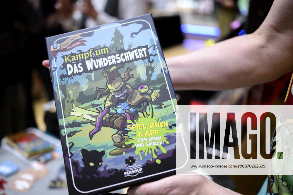 Das Spiel - Kampf um das Wunderschwert - von Peasoup, 3-in-1 Spiel, Gamebook, Brettspiel und interaktive App in einem, Neuheitenschau, am 21.10.2026 Messe SPIEL Essen vom 22.10 - 25.10.2026 in E s s e n Deutschland. Grugahalle