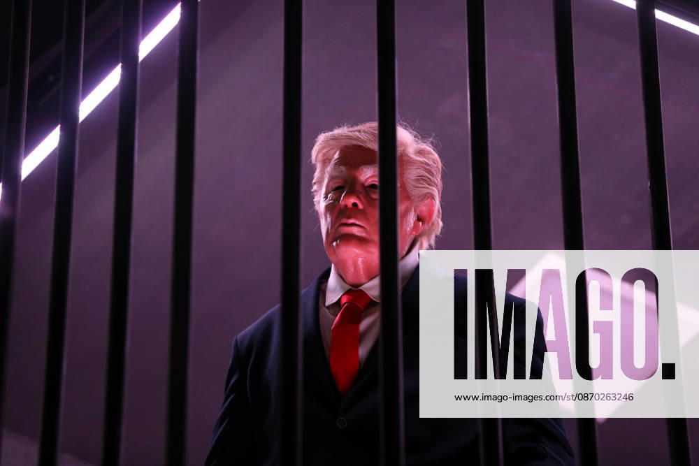 Actor impersonating Trump placed behind symbolic bars in Tehran TEHRAN, IRAN - OCTOBER 21: (RESTRICTIONS: No Access Israel Media Persian Language TV Stations Outside Iran Strictly No Access BBC Persian VOA Persian Manoto TV Iran International TV) An actor impersonating U.S. President Donald Trump stands behind symbolic prison bars set up inside an interactive billboard frame at Tajrish Square in Tehran, Iran. The installation drew significant attention from passersby and caused notable traffic congestion in the area as onlookers gathered to take photos. Fatemeh Bahrami Anadolu Tehran Iran. Editorial use only. Please get in touch for any other usage.