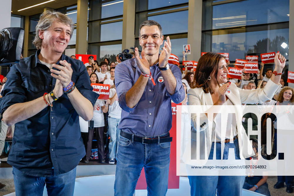 Sánchez Participates in a Pre-Campaign Event in Burgos I D The secretary-general of the Castile and León Socialists, Carlos Martínez; Prime Minister Pedro Sánchez; and PSOE Representative Esther Pena during a PSOE pre-campaign event at Fórum Evolución, on October 21, 2026, in Burgos, Castile and León, Spain. This marks Sánchez’s third visit to Castile and León since the elections were called, as the Socialist leader visited Ponferrada, León, last Sunday, October 11, for an event at La Térmica Cultural, and this Monday, the 19th, in Valladolid, he led an event at the Cúpula del Milenio. October 21, 2026, Tomá, Burgos, Castile and León, Burgos, Castile and León, Spain