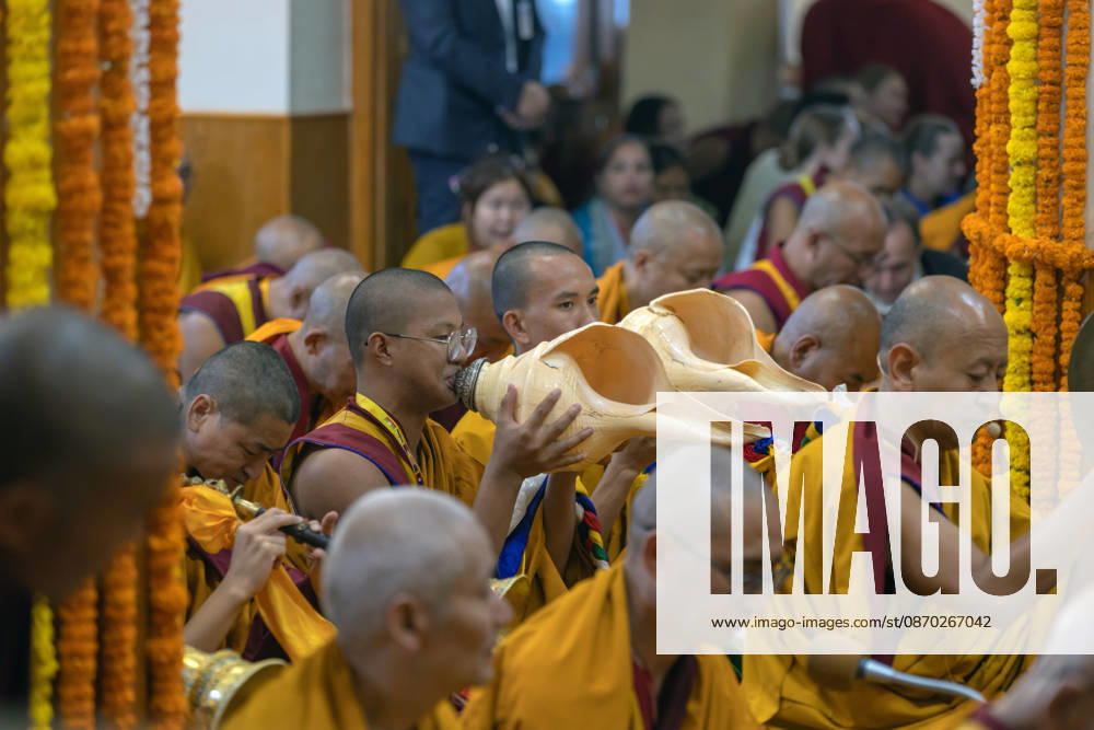 Tibetan Buddhist monks blows conch during a Long Life Prayer offered to Tibetan Spiritual leader the Dalai Lama by TIPA, Norbulingka Institute and Nepal Tibetan Lhamo Association at Tsuglakhang Temple, Mcleodganj, Dharamshala on Wednesday. Dharamshala India - ZUMAb235 20261021_zip_b235_024