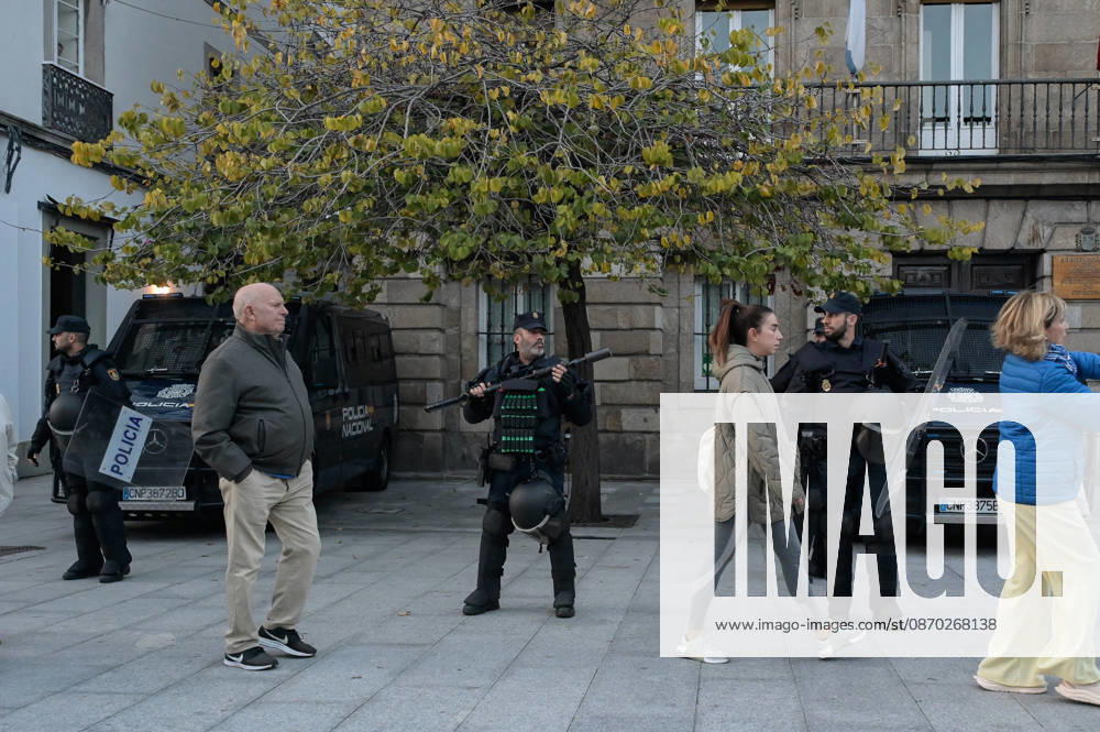 Protests Against Police Repression in A Coruna Hundreds of people are demonstrating against the police repression they have suffered in recent days, as of October 21, 2026, in A Coruna, Galicia, Spain. Abascal’s visit to A Coruna this morning ended with incidents and police charges in María Pita Square. The disturbances left twelve people injured and two arrested. OCTOBER 21, 2026. A Coruna, Galicia; A Coruna, Galicia, Spain