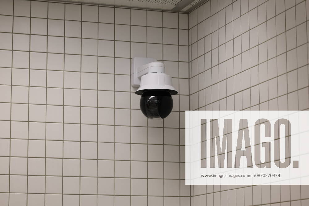 Die Niederlassung Bautzen des Staatsbetriebes Sächsisches Immobilien- und Baumanagement (SIB) hat heute den Neubau der Anstaltsküche in der Justizvollzugsanstalt Bautzen feierlich übergeben. Die bisherige Anstaltsküche war technisch veraltet und genügte nicht mehr den heutigen Anforderungen. Seit 2022 entstand ein moderner dreistöckiger Neubau mit rund 1.400 Quadratmetern Nutzfläche. Er ermöglicht optimale Arbeitsabläufe für Gefangene und Bedienstete bei der Essenszubereitung. Bautzen