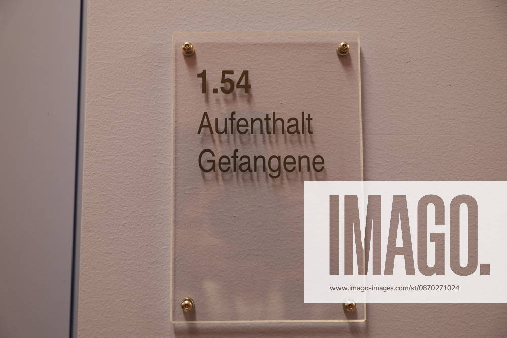 Die Niederlassung Bautzen des Staatsbetriebes Sächsisches Immobilien- und Baumanagement (SIB) hat heute den Neubau der Anstaltsküche in der Justizvollzugsanstalt Bautzen feierlich übergeben. Die bisherige Anstaltsküche war technisch veraltet und genügte nicht mehr den heutigen Anforderungen. Seit 2022 entstand ein moderner dreistöckiger Neubau mit rund 1.400 Quadratmetern Nutzfläche. Er ermöglicht optimale Arbeitsabläufe für Gefangene und Bedienstete bei der Essenszubereitung. Bautzen