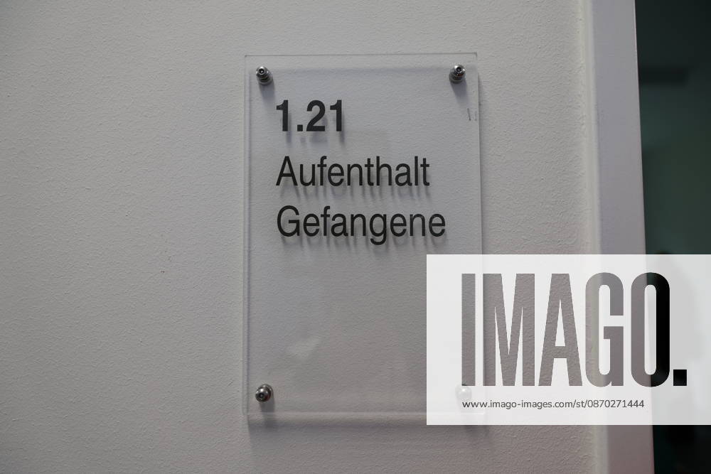 Die Niederlassung Bautzen des Staatsbetriebes Sächsisches Immobilien- und Baumanagement (SIB) hat heute den Neubau der Anstaltsküche in der Justizvollzugsanstalt Bautzen feierlich übergeben. Die bisherige Anstaltsküche war technisch veraltet und genügte nicht mehr den heutigen Anforderungen. Seit 2022 entstand ein moderner dreistöckiger Neubau mit rund 1.400 Quadratmetern Nutzfläche. Er ermöglicht optimale Arbeitsabläufe für Gefangene und Bedienstete bei der Essenszubereitung. Bautzen
