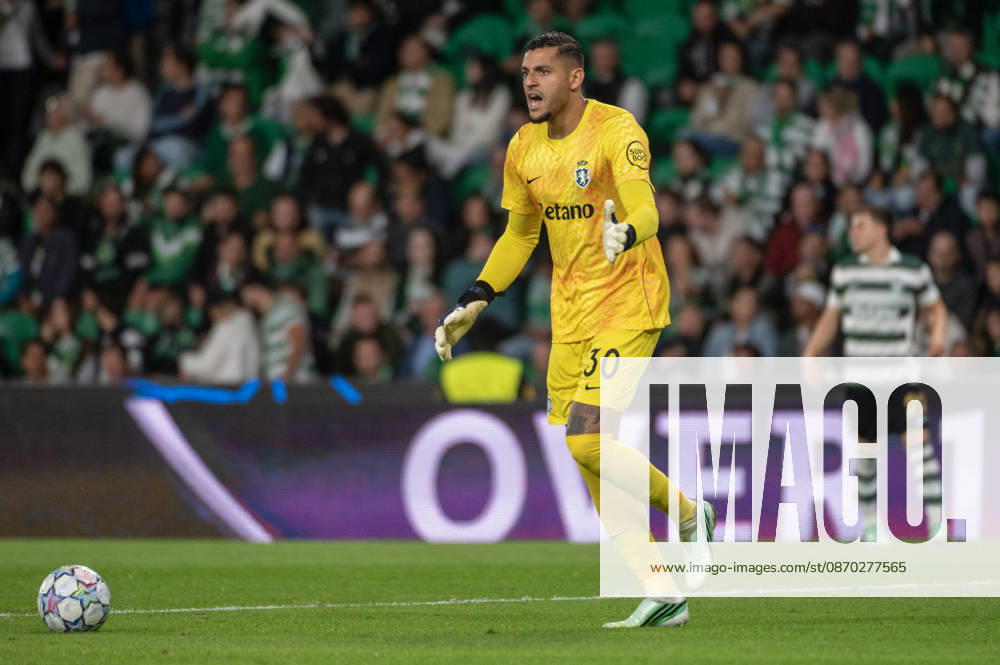 Sporting CP goalkeeper KAIQUE PEREIRA shouts instructions to his teammates during the UEFA Champions League league phase matchday three game against LASK at Estadio Jose Alvalade in Lisbon, Portugal, on October 21, 2026. Lisbon Portugal - ZUMAr238 20261021_zip_r238_004