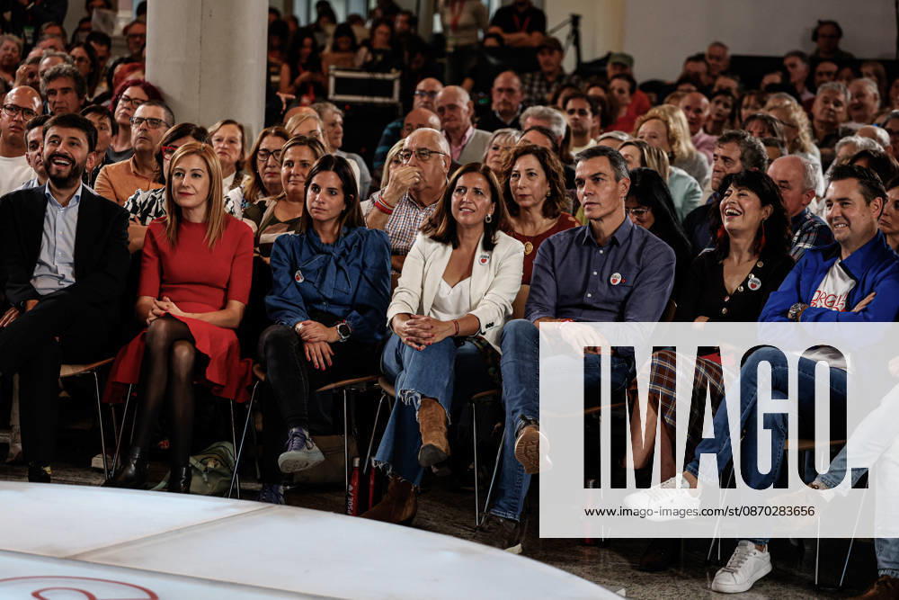 Pedro Sanchez with his party colleagues. Burgos Spain - ZUMAc250 20261021_zip_c250_018