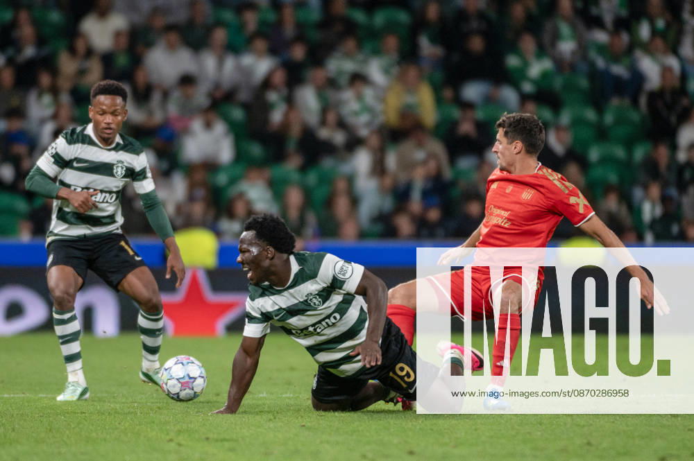 Sporting CP forward NESTORY IRANKUNDA goes to ground during a challenge with a LASK player in their UEFA Champions League league phase matchday three match at Estadio Jose Alvalade in Lisbon, Portugal, on October 21, 2026. Lisbon Portugal - ZUMAr238 20261021_zip_r238_050