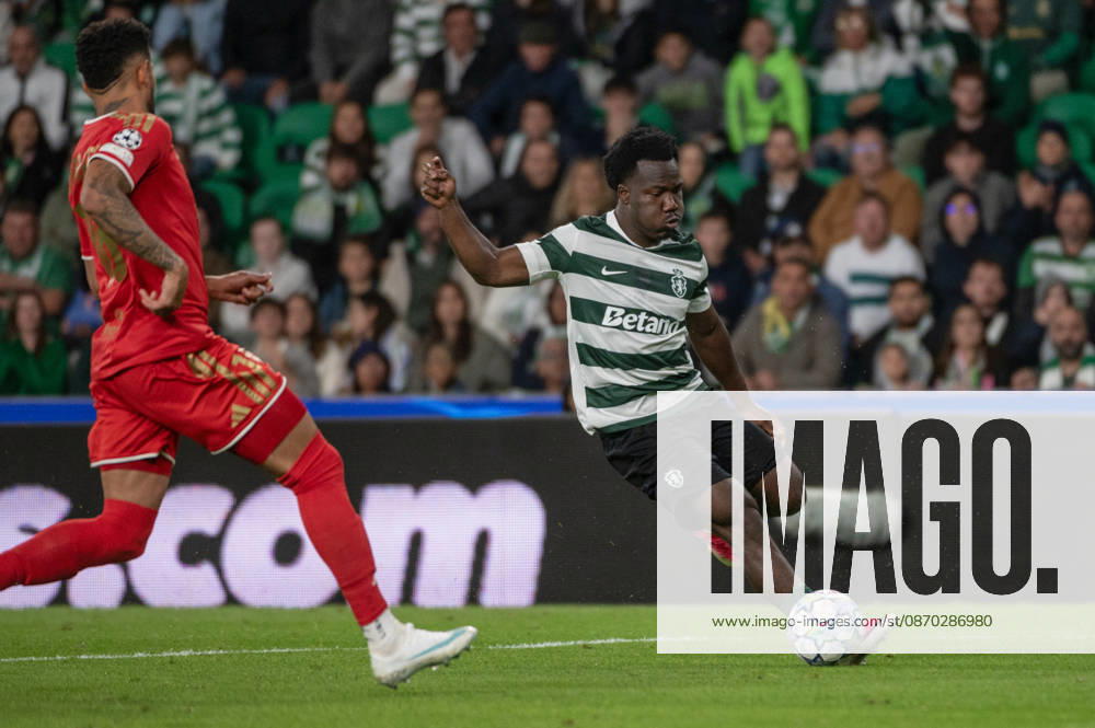 Sporting CP forward NESTORY IRANKUNDA strikes the ball as a LASK opponent closes in during their UEFA Champions League league phase matchday three fixture at Estadio Jose Alvalade in Lisbon, Portugal, on October 21, 2026. Lisbon Portugal - ZUMAr238 20261021_zip_r238_056