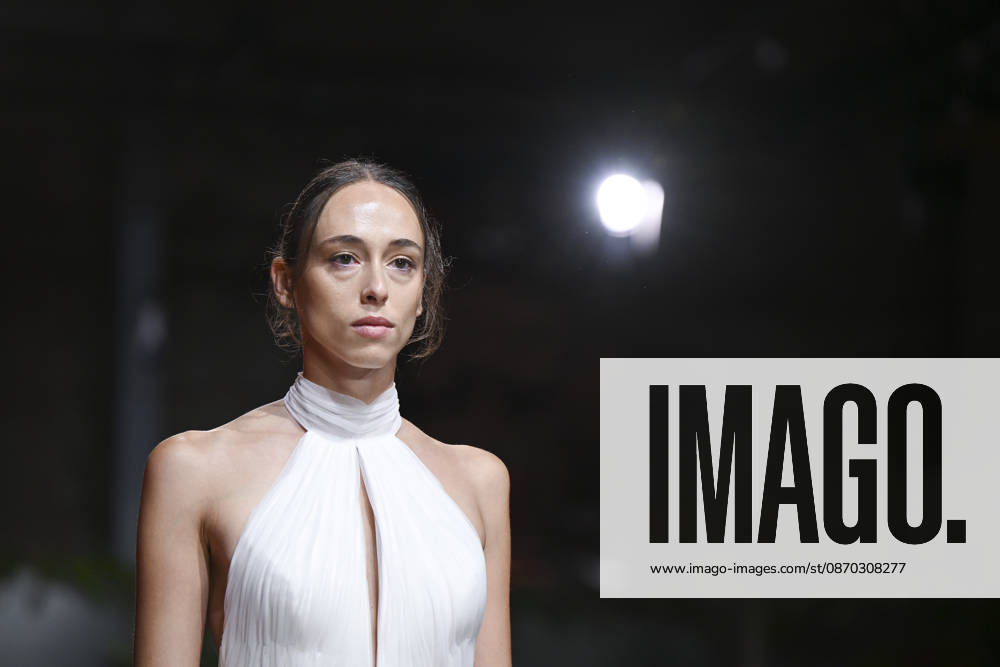 A model parades with design Jaime Jarque during ATELIER COUTURE – 16.ª edición, Fashion Week in Real Fabrica de Tapices Madrid Spain - ZUMAs197 20261021_aaa_s197_636