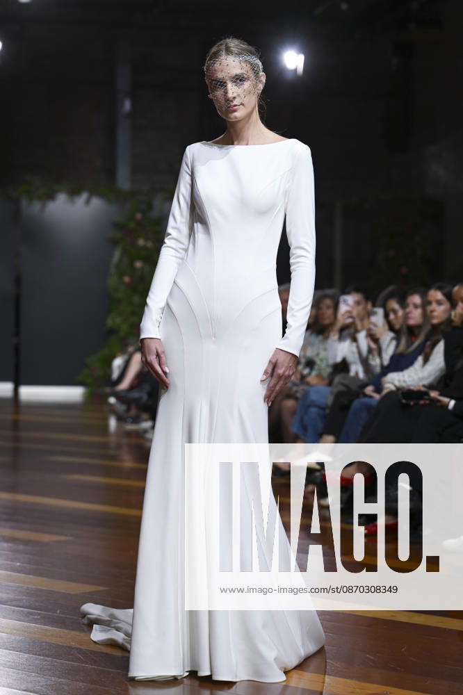 A model parades with design Jaime Jarque during ATELIER COUTURE – 16.ª edición, Fashion Week in Real Fabrica de Tapices Madrid Spain - ZUMAs197 20261021_aaa_s197_640