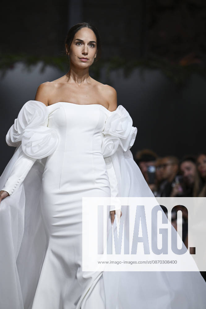 A model parades with design Jaime Jarque during ATELIER COUTURE – 16.ª edición, Fashion Week in Real Fabrica de Tapices Madrid Spain - ZUMAs197 20261021_aaa_s197_643