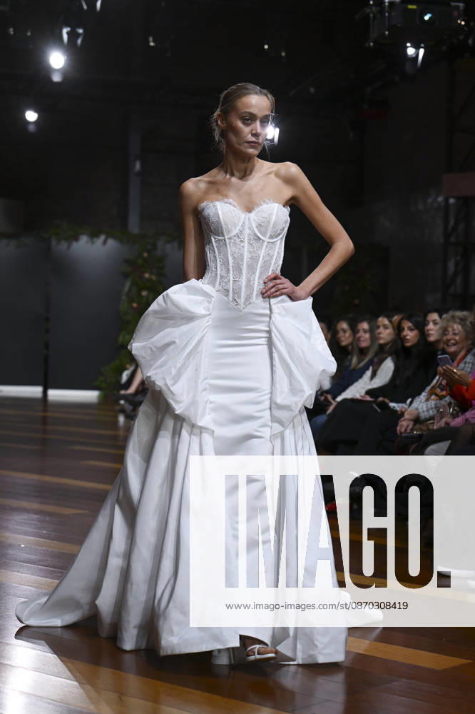 A model parades with design Jaime Jarque during ATELIER COUTURE – 16.ª edición, Fashion Week in Real Fabrica de Tapices Madrid Spain - ZUMAs197 20261021_aaa_s197_644