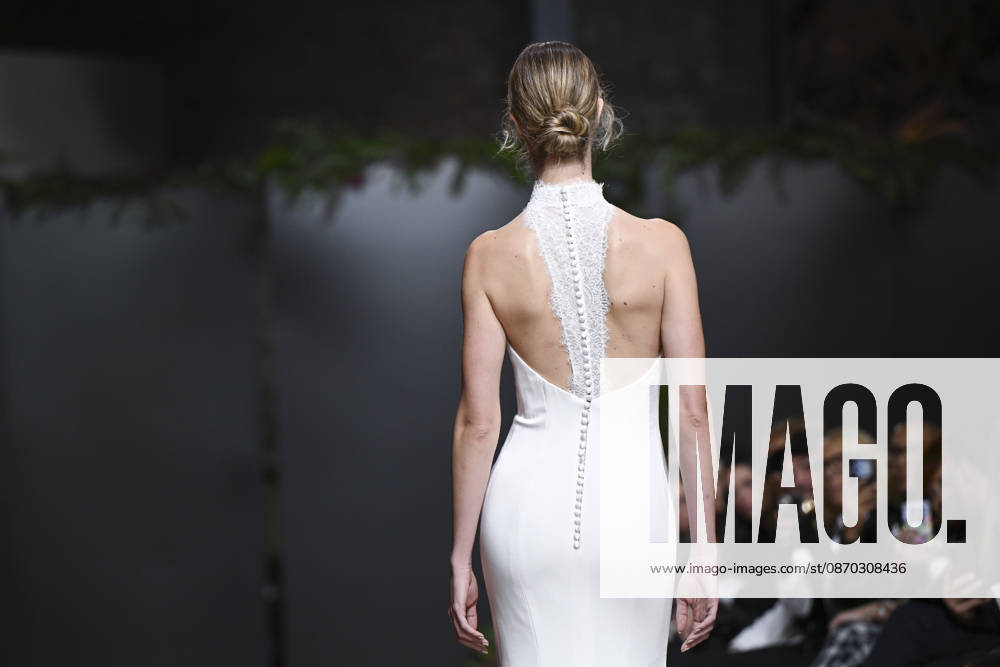 A model parades with design Jaime Jarque during ATELIER COUTURE – 16.ª edición, Fashion Week in Real Fabrica de Tapices Madrid Spain - ZUMAs197 20261021_aaa_s197_645