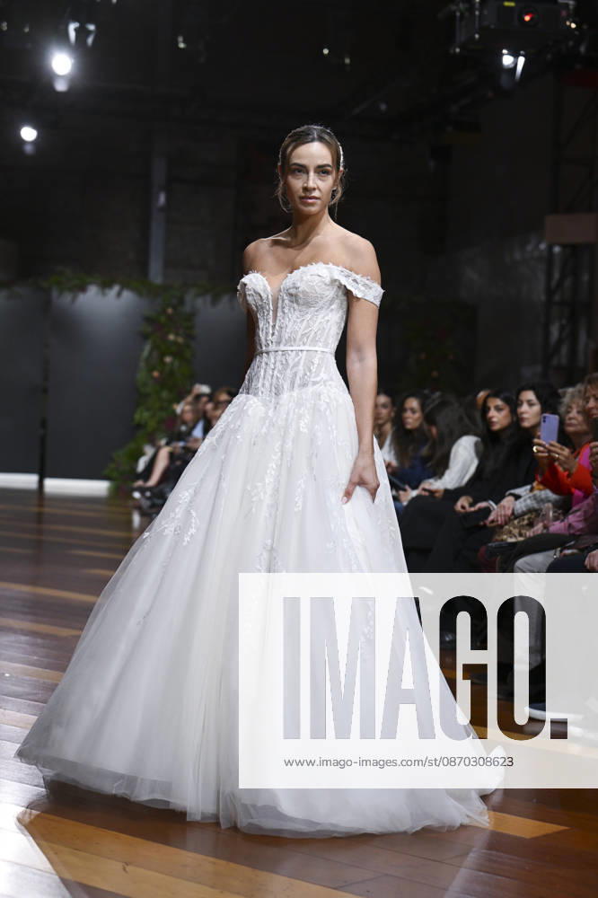 A model parades with design Jaime Jarque during ATELIER COUTURE – 16.ª edición, Fashion Week in Real Fabrica de Tapices Madrid Spain - ZUMAs197 20261021_aaa_s197_649