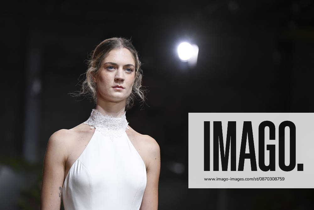 A model parades with design Jaime Jarque during ATELIER COUTURE – 16.ª edición, Fashion Week in Real Fabrica de Tapices Madrid Spain - ZUMAs197 20261021_aaa_s197_655