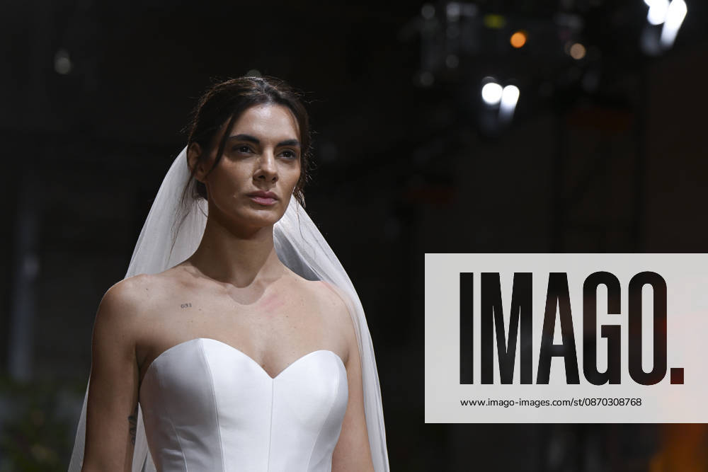 A model parades with design Jaime Jarque during ATELIER COUTURE 16.Âª edicion, Fashion Week in Real Fabrica de Tapices Madrid Spain - ZUMAs197 20261021_aaa_s197_658