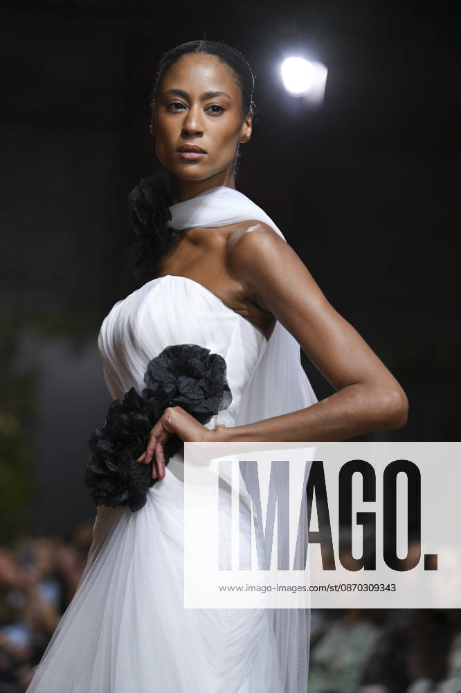 A model parades with design Jaime Jarque during ATELIER COUTURE – 16.ª edición, Fashion Week in Real Fabrica de Tapices Madrid Spain - ZUMAs197 20261021_aaa_s197_659