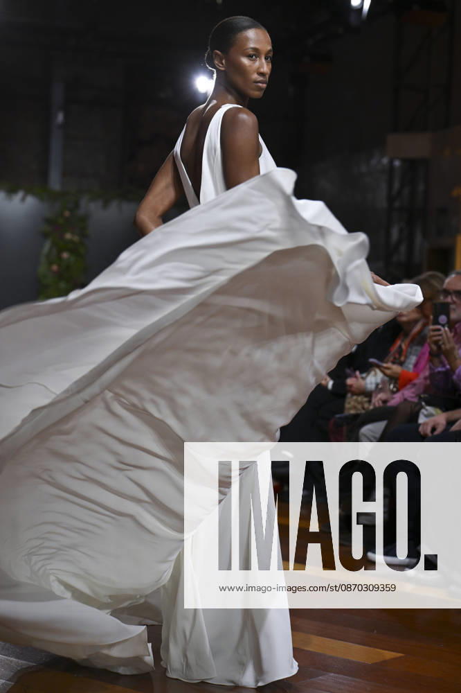 A model parades with design Jaime Jarque during ATELIER COUTURE – 16.ª edición, Fashion Week in Real Fabrica de Tapices Madrid Spain - ZUMAs197 20261021_aaa_s197_665