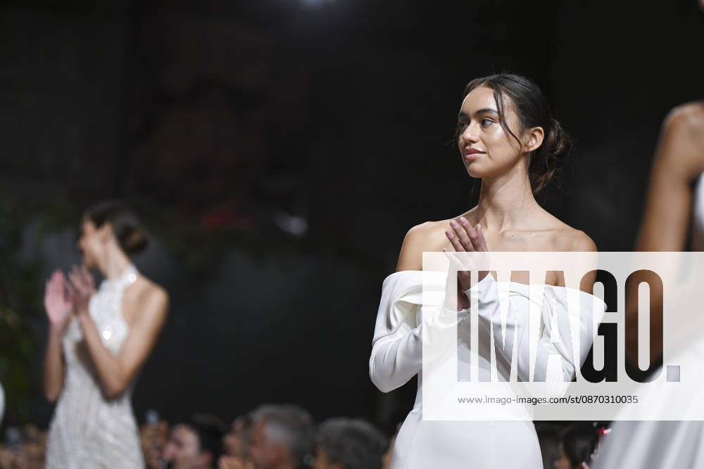A model parades with design Jaime Jarque during ATELIER COUTURE – 16.ª edición, Fashion Week in Real Fabrica de Tapices Madrid Spain - ZUMAs197 20261021_aaa_s197_671