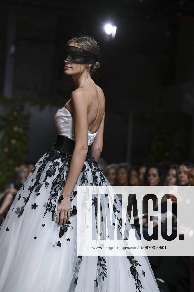 A model parades with design Jaime Jarque during ATELIER COUTURE – 16.ª edición, Fashion Week in Real Fabrica de Tapices Madrid Spain - ZUMAs197 20261021_aaa_s197_672