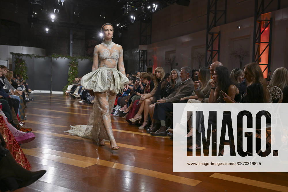 A model parades with design ANMARGO during ATELIER COUTURE – 16.ª edición, Fashion Week in Real Fabrica de Tapices. Madrid Spain - ZUMAs197 20261021_aaa_s197_808