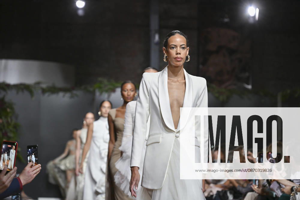 A model parades with design ANMARGO during ATELIER COUTURE – 16.ª edición, Fashion Week in Real Fabrica de Tapices. Madrid Spain - ZUMAs197 20261021_aaa_s197_809
