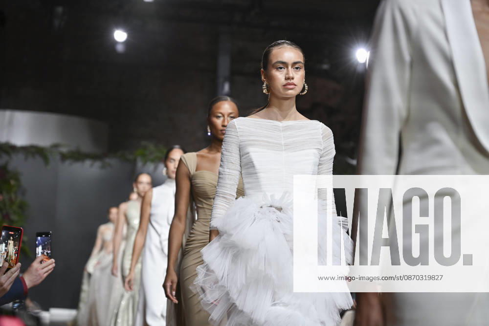 A model parades with design ANMARGO during ATELIER COUTURE – 16.ª edición, Fashion Week in Real Fabrica de Tapices. Madrid Spain - ZUMAs197 20261021_aaa_s197_810