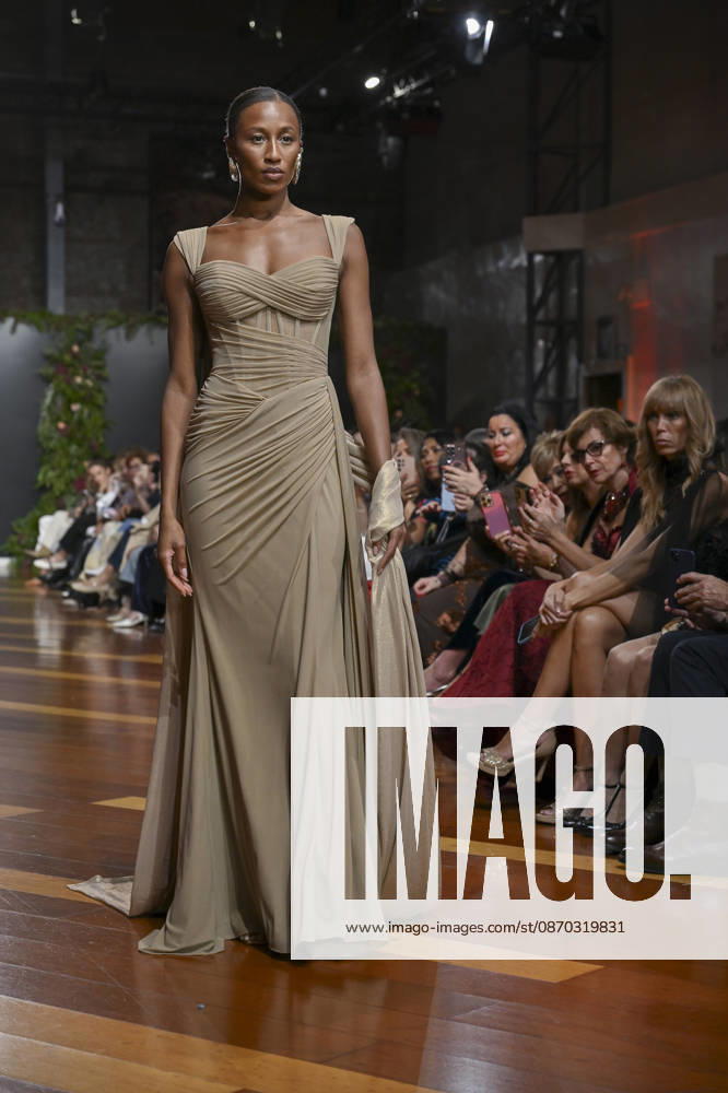 A model parades with design ANMARGO during ATELIER COUTURE – 16.ª edición, Fashion Week in Real Fabrica de Tapices. Madrid Spain - ZUMAs197 20261021_aaa_s197_802
