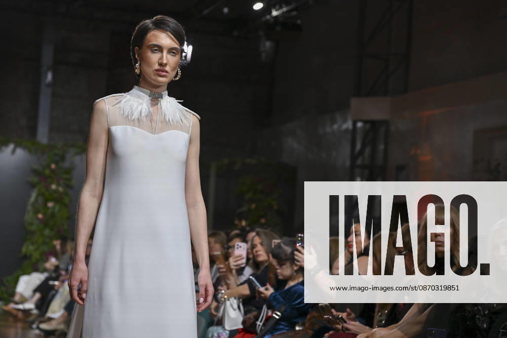 A model parades with design ANMARGO during ATELIER COUTURE – 16.ª edición, Fashion Week in Real Fabrica de Tapices. Madrid Spain - ZUMAs197 20261021_aaa_s197_800
