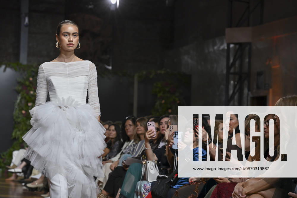 A model parades with design ANMARGO during ATELIER COUTURE – 16.ª edición, Fashion Week in Real Fabrica de Tapices. Madrid Spain - ZUMAs197 20261021_aaa_s197_799