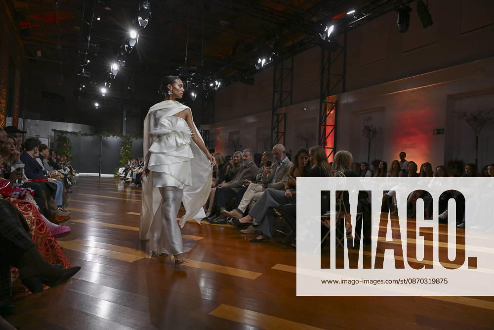 A model parades with design ANMARGO during ATELIER COUTURE – 16.ª edición, Fashion Week in Real Fabrica de Tapices. Madrid Spain - ZUMAs197 20261021_aaa_s197_778