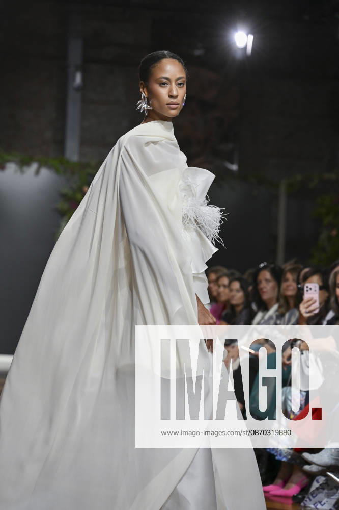 A model parades with design ANMARGO during ATELIER COUTURE – 16.ª edición, Fashion Week in Real Fabrica de Tapices. Madrid Spain - ZUMAs197 20261021_aaa_s197_780