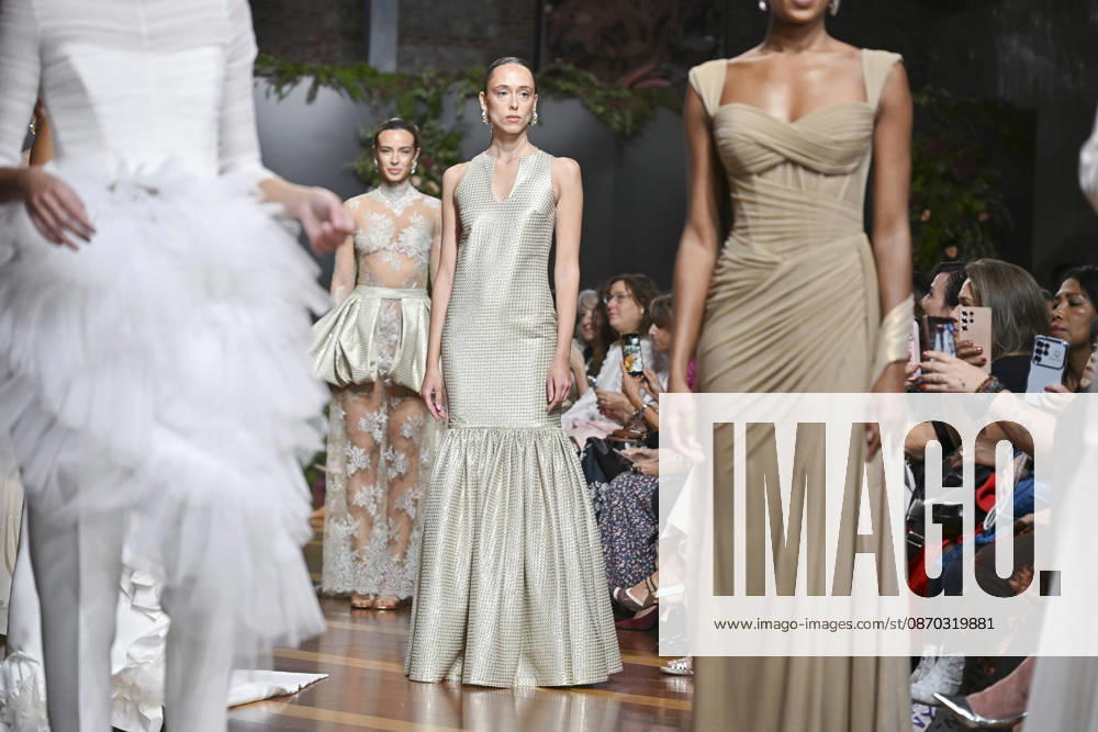 A model parades with design ANMARGO during ATELIER COUTURE 16.Âª edicion, Fashion Week in Real Fabrica de Tapices. Madrid Spain - ZUMAs197 20261021_aaa_s197_821