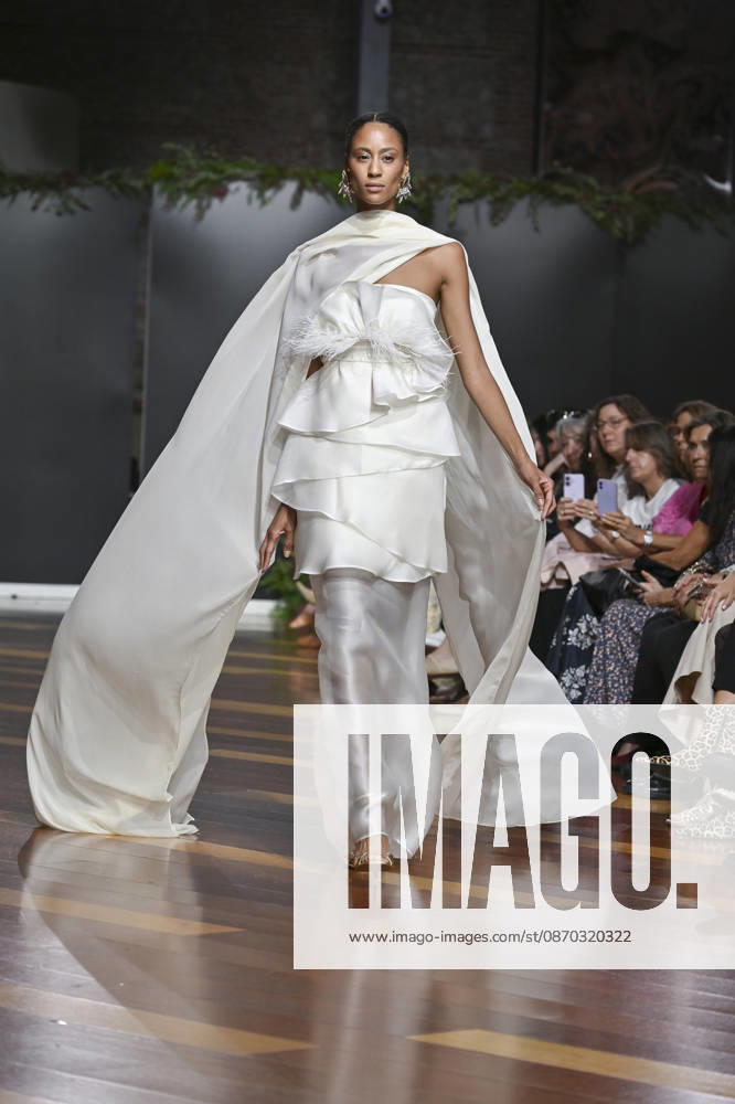 A model parades with design ANMARGO during ATELIER COUTURE – 16.ª edición, Fashion Week in Real Fabrica de Tapices. Madrid Spain - ZUMAs197 20261021_aaa_s197_772