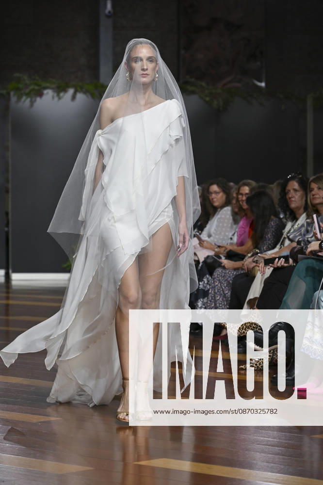A model parades with design ANMARGO during ATELIER COUTURE – 16.ª edición, Fashion Week in Real Fabrica de Tapices. Madrid Spain - ZUMAs197 20261021_aaa_s197_757