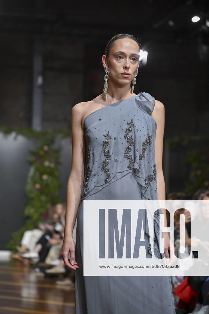A model parades with design ANMARGO during ATELIER COUTURE – 16.ª edición, Fashion Week in Real Fabrica de Tapices. Madrid Spain - ZUMAs197 20261021_aaa_s197_760