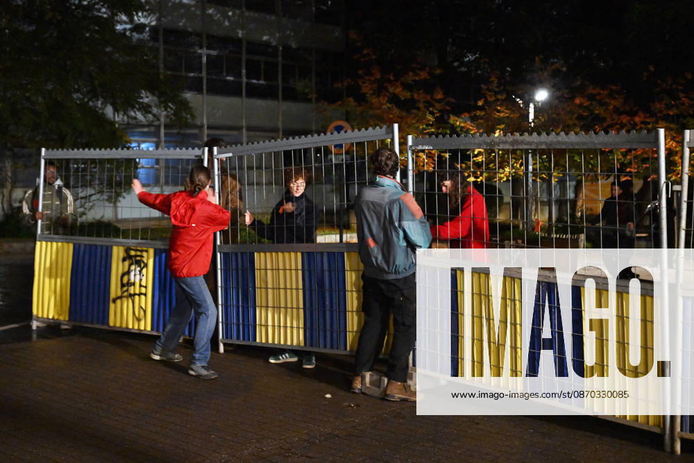 Students blocked the ULB campus in Brussels BRUSSELS, BELGIUM - OCTOBER 22: Students at the Universite Libre de Bruxelles (ULB) Solbosch Campus erect barricades and hang protest banners blocking campus entrances in Brussels, Belgium on Wednesday, October 22, 2026. Demonstrators assembled to protest planned tuition fee increases and budget cuts targeting higher education funding across the Wallonia-Brussels Federation. Dursun Aydemir Anadolu Brussels Belgium. Editorial use only. Please get in touch for any other usage.