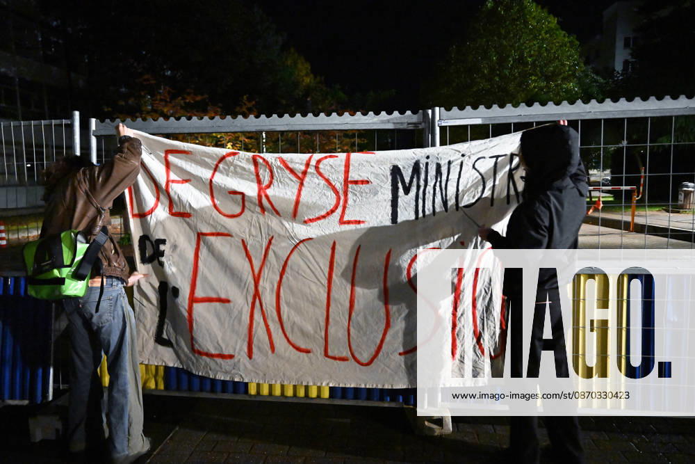 Students blocked the ULB campus in Brussels BRUSSELS, BELGIUM - OCTOBER 22: Students at the Universite Libre de Bruxelles (ULB) Solbosch Campus erect barricades and hang protest banners blocking campus entrances in Brussels, Belgium on Wednesday, October 22, 2026. Demonstrators assembled to protest planned tuition fee increases and budget cuts targeting higher education funding across the Wallonia-Brussels Federation. Dursun Aydemir Anadolu Brussels Belgium. Editorial use only. Please get in touch for any other usage.