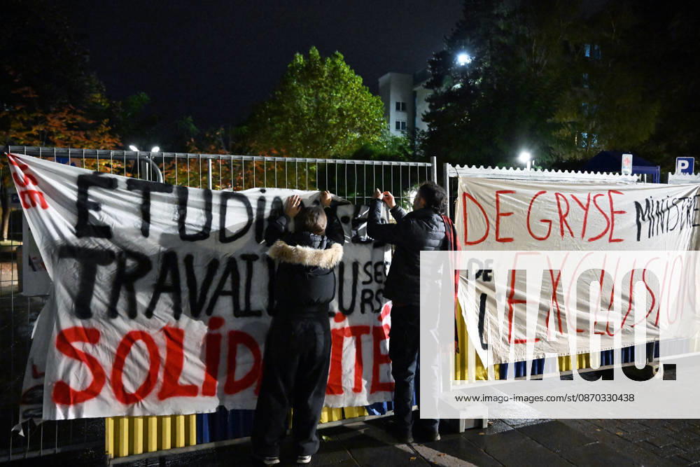 Students blocked the ULB campus in Brussels BRUSSELS, BELGIUM - OCTOBER 22: Students at the Universite Libre de Bruxelles (ULB) Solbosch Campus erect barricades and hang protest banners blocking campus entrances in Brussels, Belgium on Wednesday, October 22, 2026. Demonstrators assembled to protest planned tuition fee increases and budget cuts targeting higher education funding across the Wallonia-Brussels Federation. Dursun Aydemir Anadolu Brussels Belgium. Editorial use only. Please get in touch for any other usage.