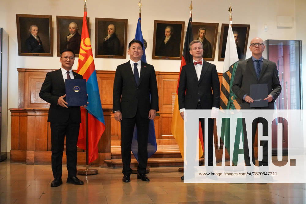 Leipzig - Mongolischer Staatspräsident in Sachsen Staatsbesuch mit Empfang am Alten Rathaus und Besuch der Universität Der mongolische Staatspräsident Ukhnaa Khurelsukh besucht am Donnerstag im Rahmen seines Staatsbesuchs in Deutschland die sächsische Stadt Leipzig. Gegen 10 Uhr wurde das Staatsoberhaupt am Alten Rathaus vom Chef der Sächsischen Staatskanzlei, Dr. Andreas Handschuh, sowie Leipzigs Erstem Bürgermeister Torsten Bonew empfangen. Für die Ankunft war bei entsprechender Witterung eine Kradeskorte vorgesehen. Im Anschluss stehen Eintragungen in das Gästebuch des Freistaates Sachsen und das Goldene Buch der Stadt Leipzig sowie der Austausch von Kooperationsverträgen zwischen sächsischen und mongolischen Hochschulen au